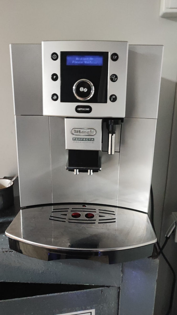 Aparat de cafea DeLonghi Magnifica Cappucino acum adus din Germania. foto 1