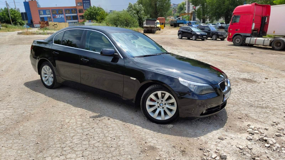 BMW 5 Series foto 1