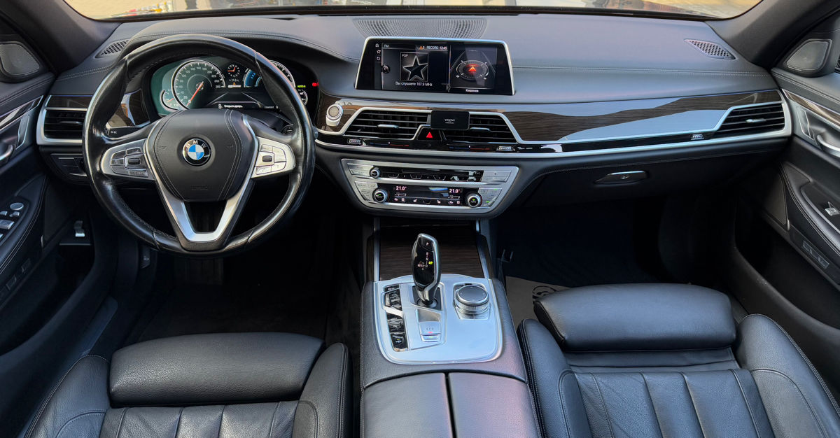 BMW 7 Series foto 4