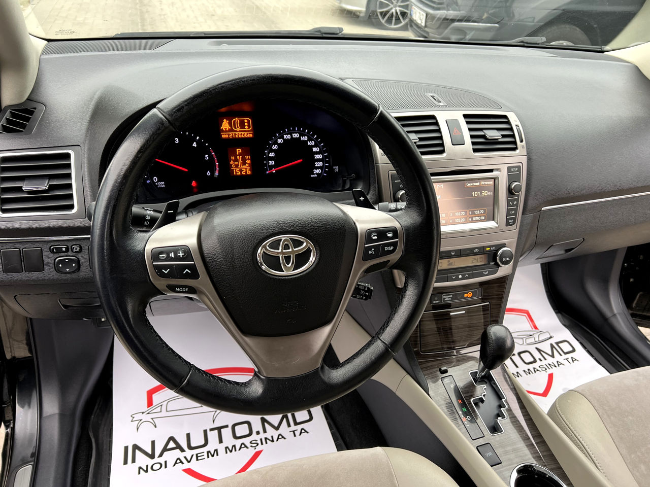 Toyota Avensis фото 5
