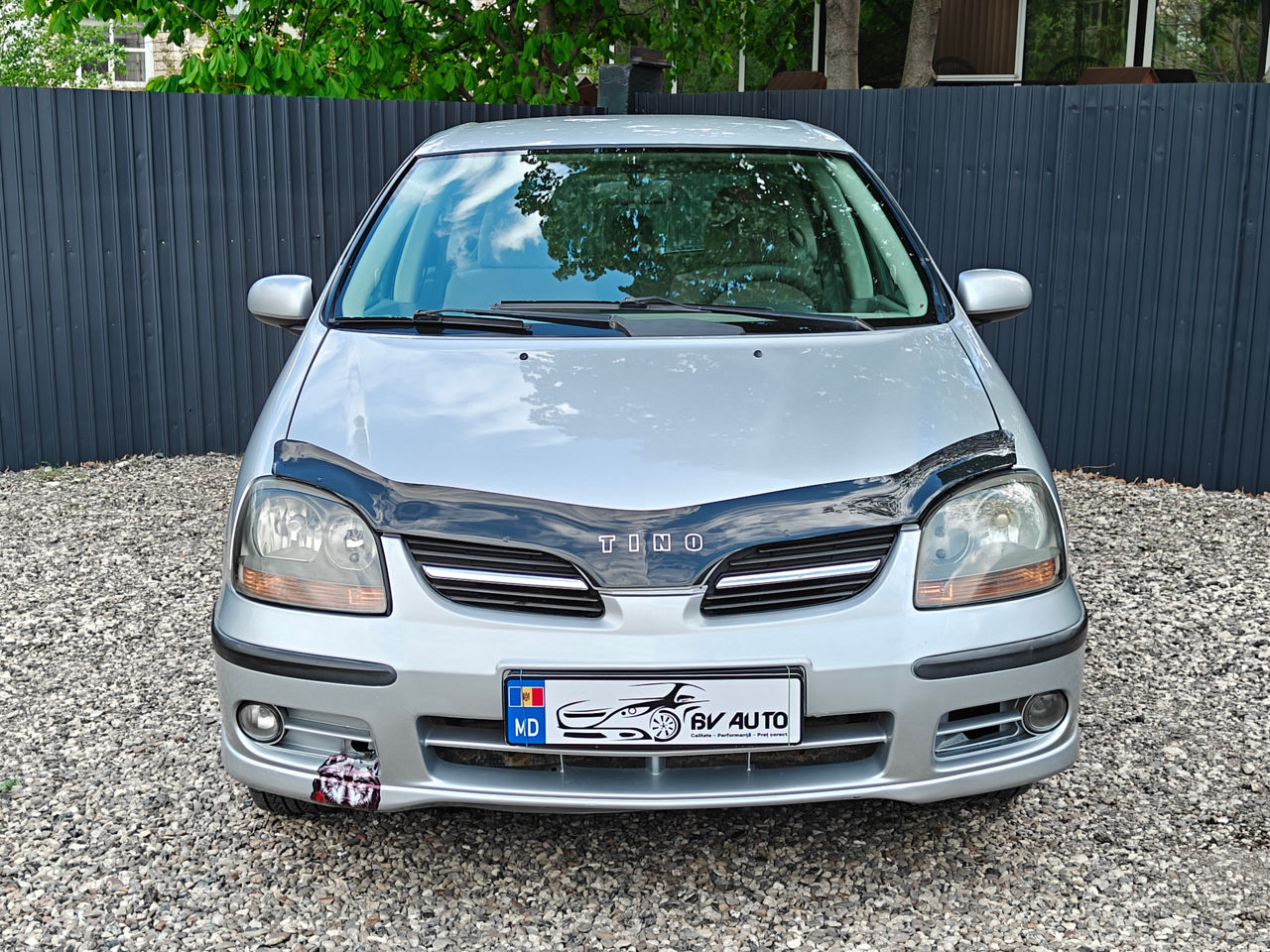 Nissan Almera Tino foto 1