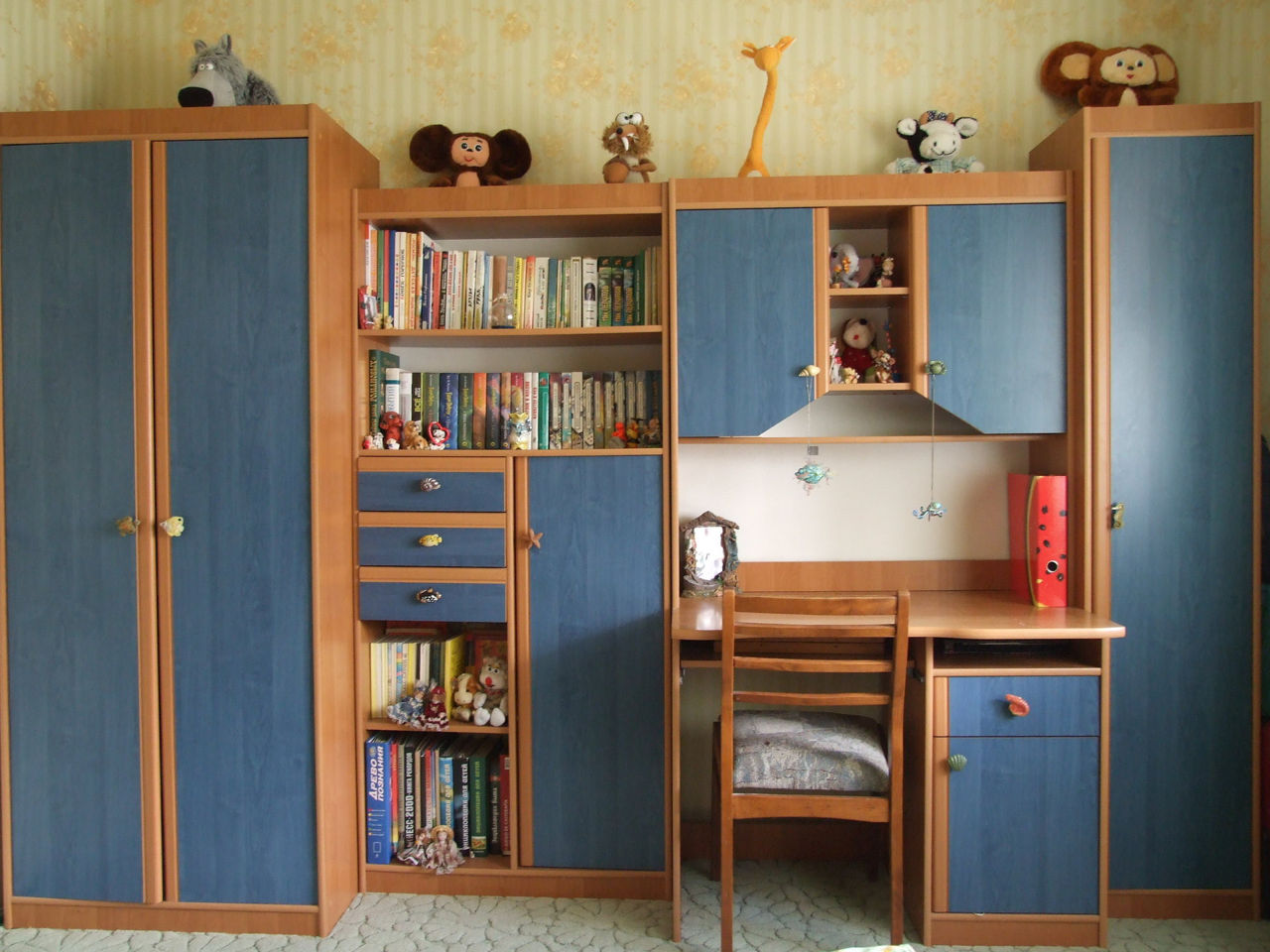 синяя мебель в детскую комнату