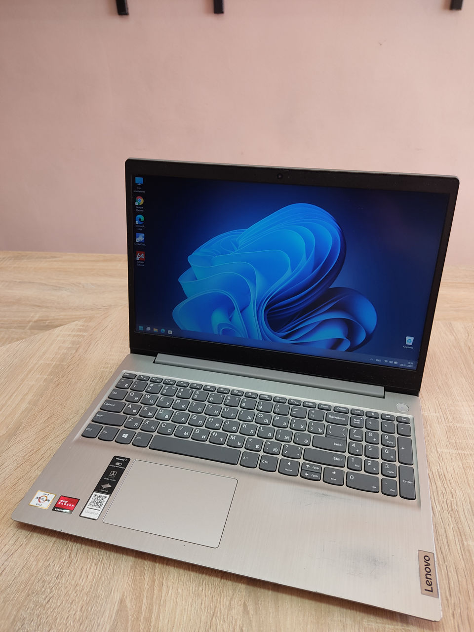 Lenovo IdeaPad 3 (AMD Athlon Gold 3150U /8Gb Ram DDR4 / 256Gb SSD / Radeon  RX Vega 3/ 15.6