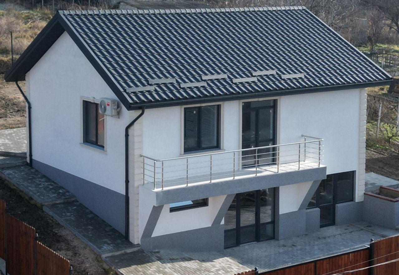 Vila, casa modernă cu 2 etaje  in suburbie foto 0