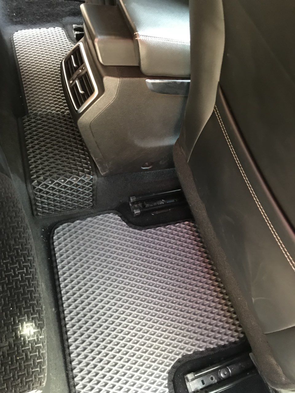 Индивидуальное изготовление автоковриков / Confecționare individuală a covoraselor auto foto 5