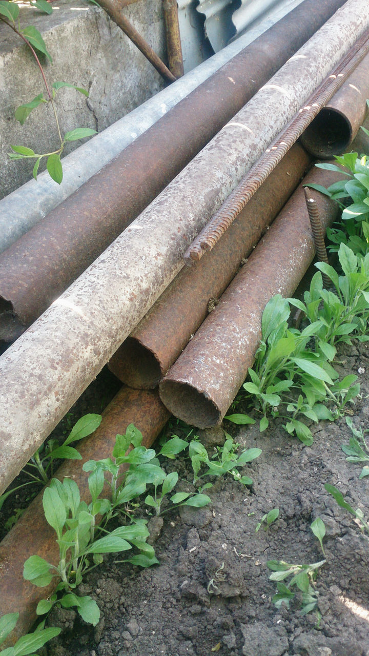 Металлические трубы толстостенные.