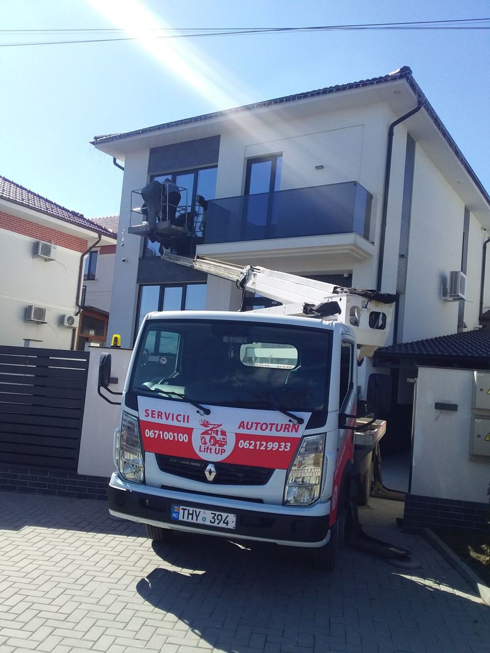 Servicii spalre geamuri/fatade! Dispunem de masini Autoturn! foto 2
