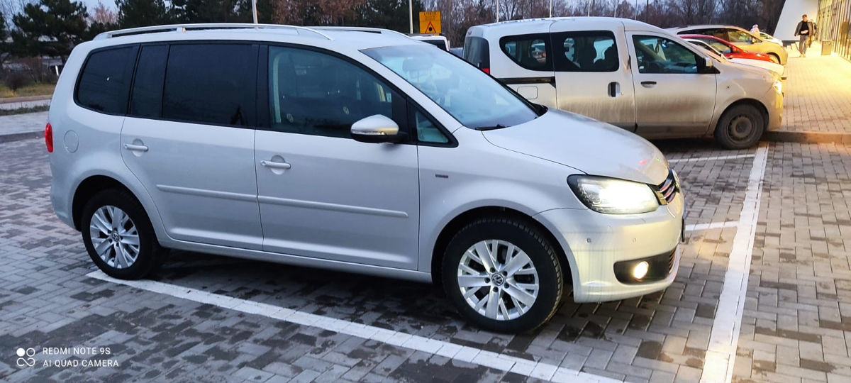 Volkswagen Touran foto 3