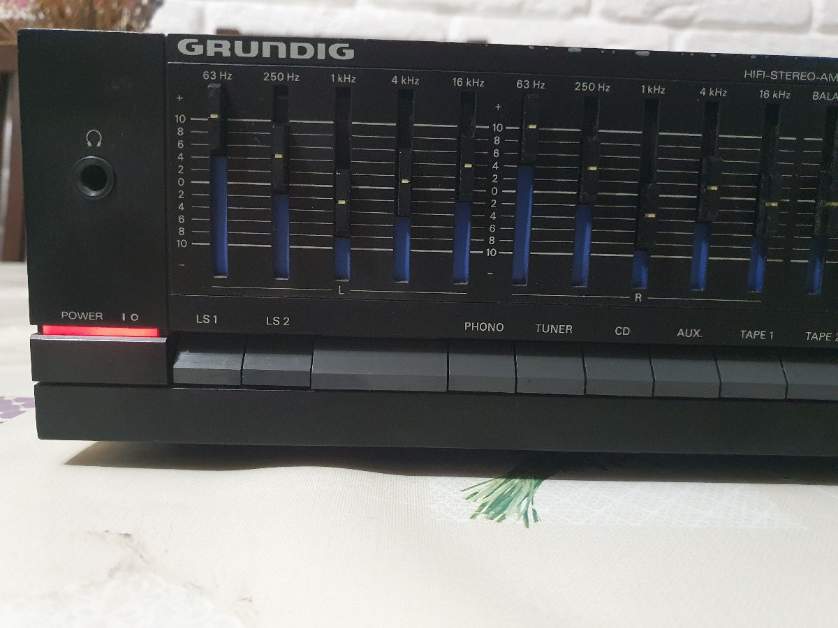 Vând amplificator Grundig V8200 foto 1