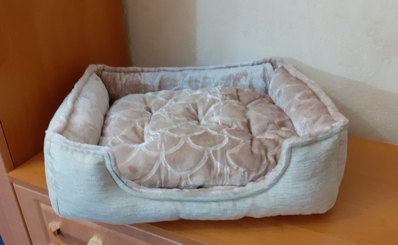 Продаю лежаки для кошек и собак (шью под заказ ваш размер)