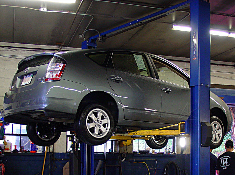 Autoservice oferă toate tipurile de reparații auto diesel / benzină / hybrid foto 2
