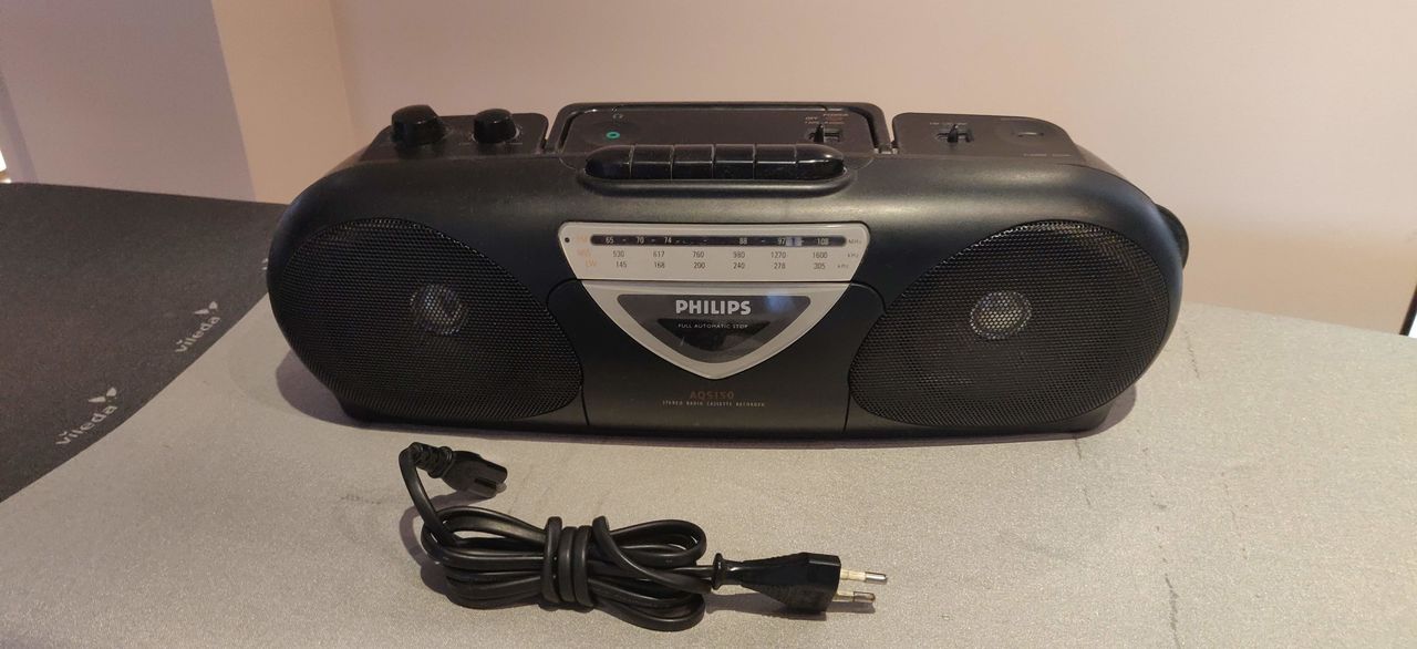 Магнитофон Philips с радио