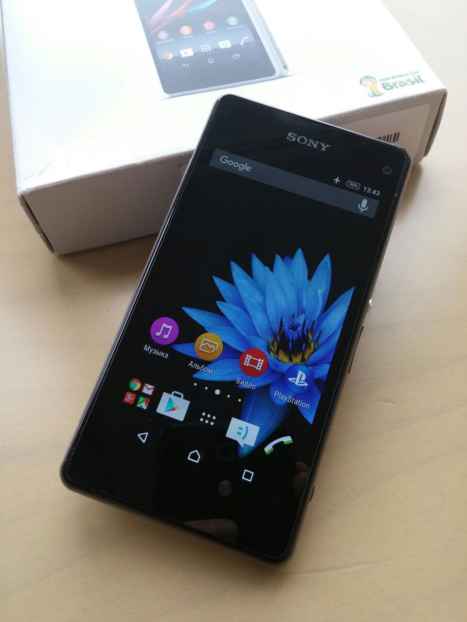 Продам Sony Xperia Z1 Compact- полный комплект - идеальное состояние.