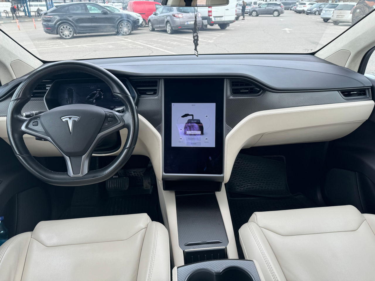 Tesla Model X foto 12