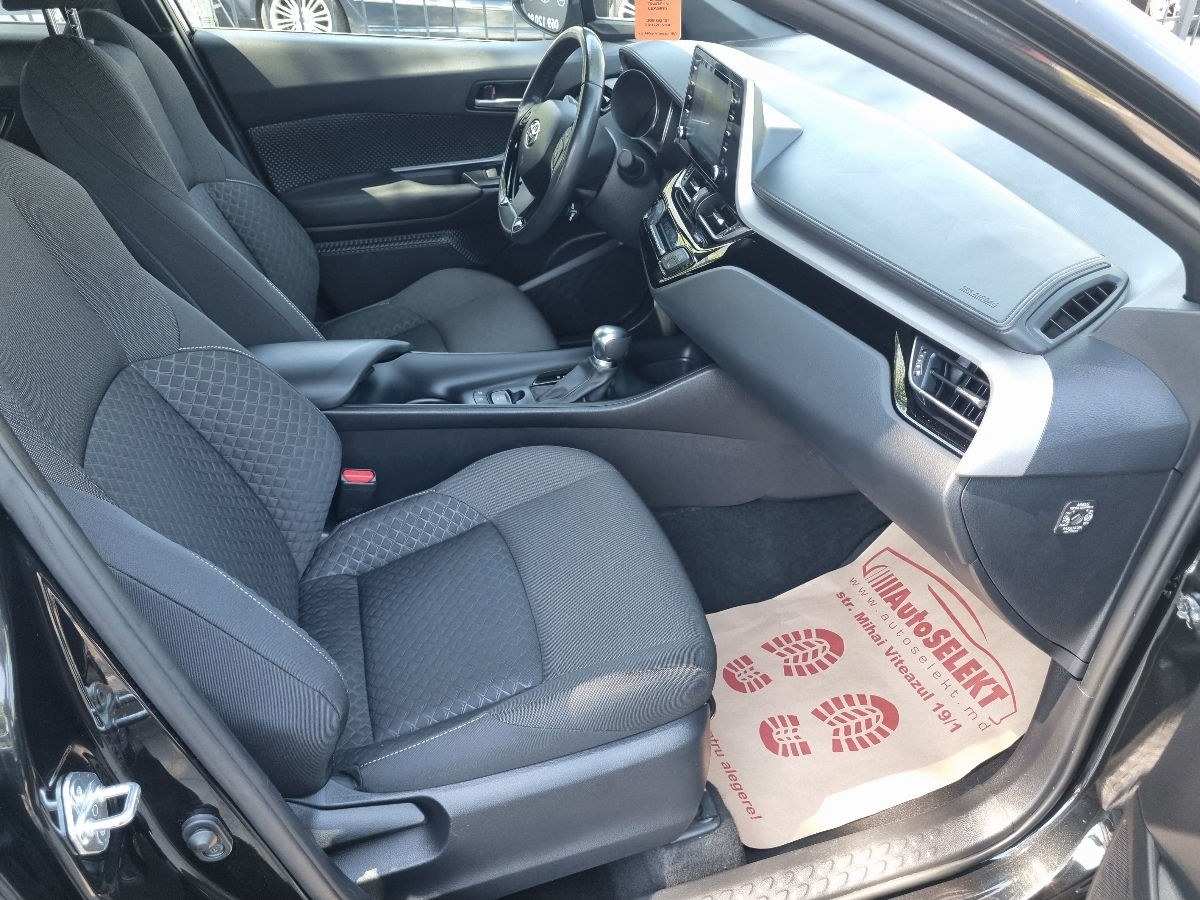 Toyota C-HR 2021 photo 12