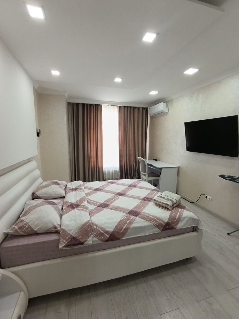 Apartament cu 2 camere, 55 m², Centru, Chișinău foto 0