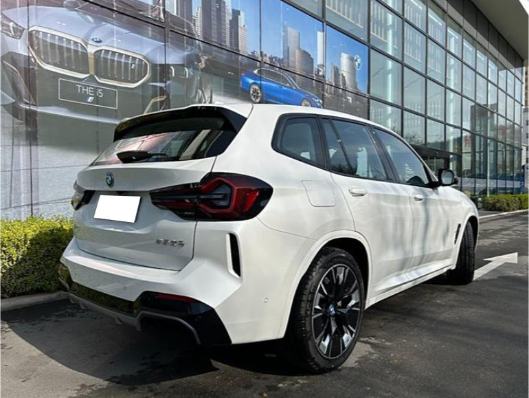 BMW iX3 фото 9