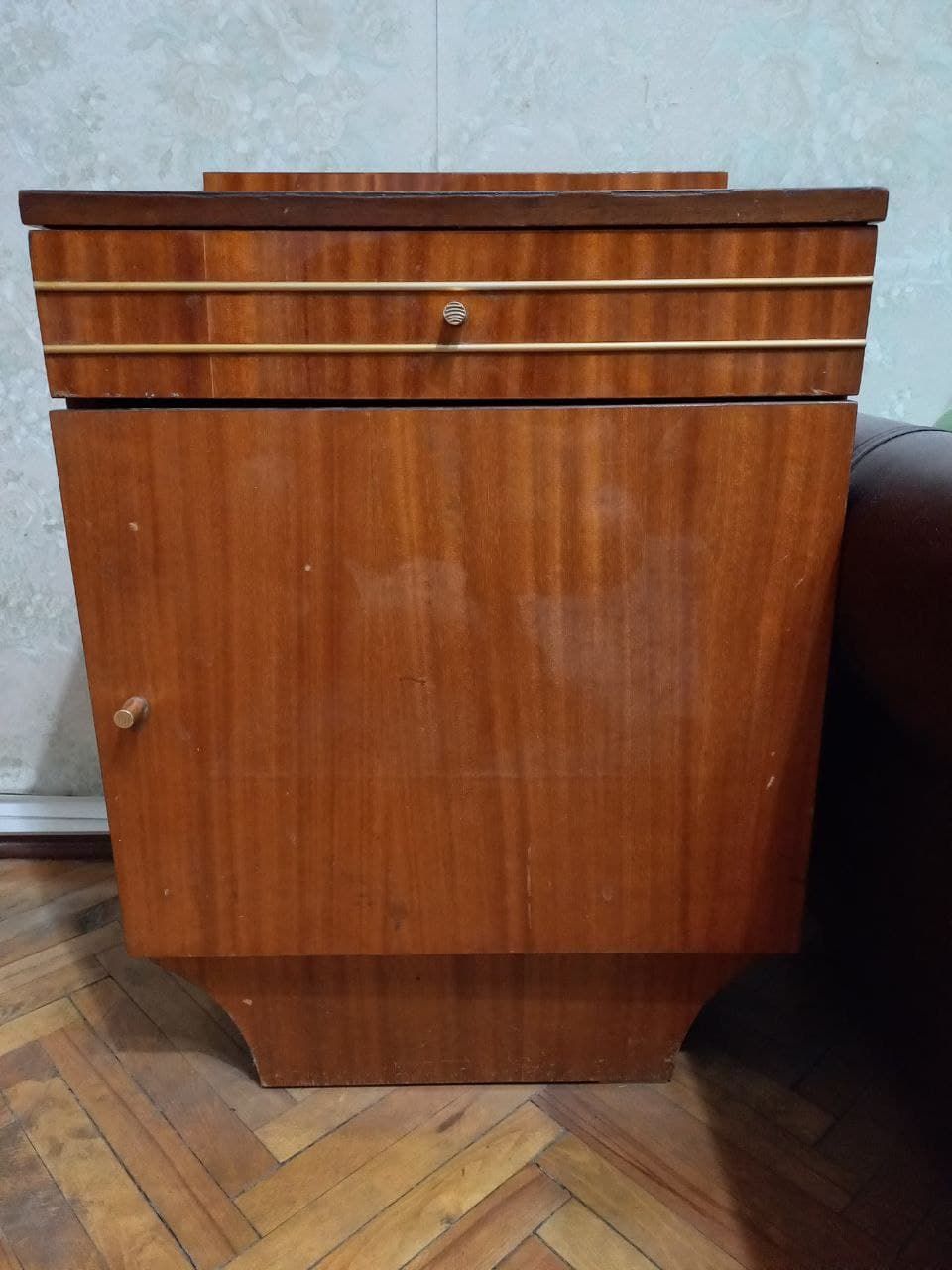 Продам тумбочку б/у