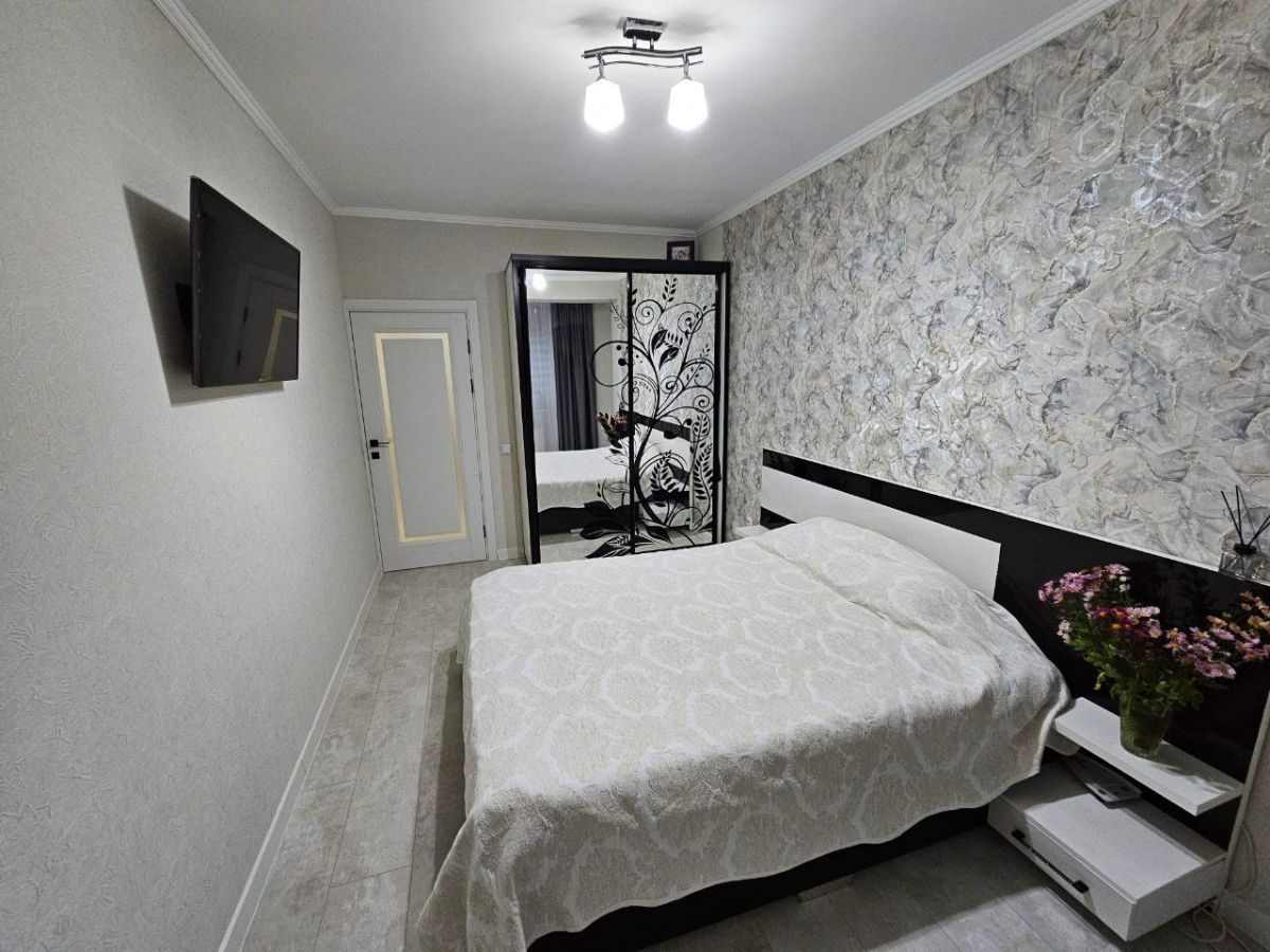 Apartament cu 2 camere, 80 m², Botanica, Chișinău foto 2