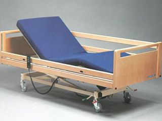 Кровать с подъемом изголовья для больных