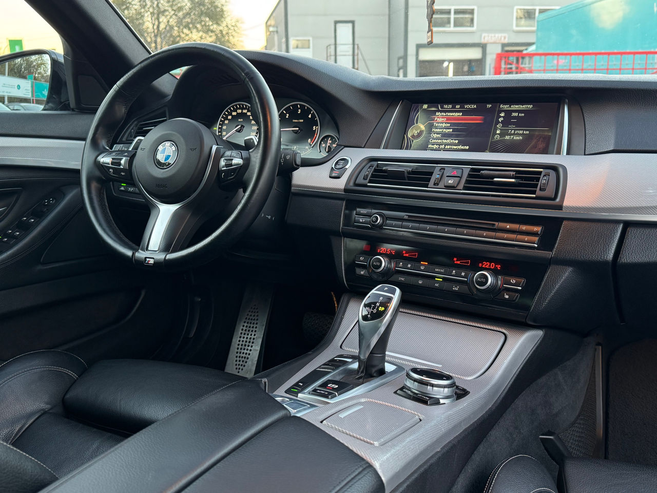 BMW 5 Series foto 16