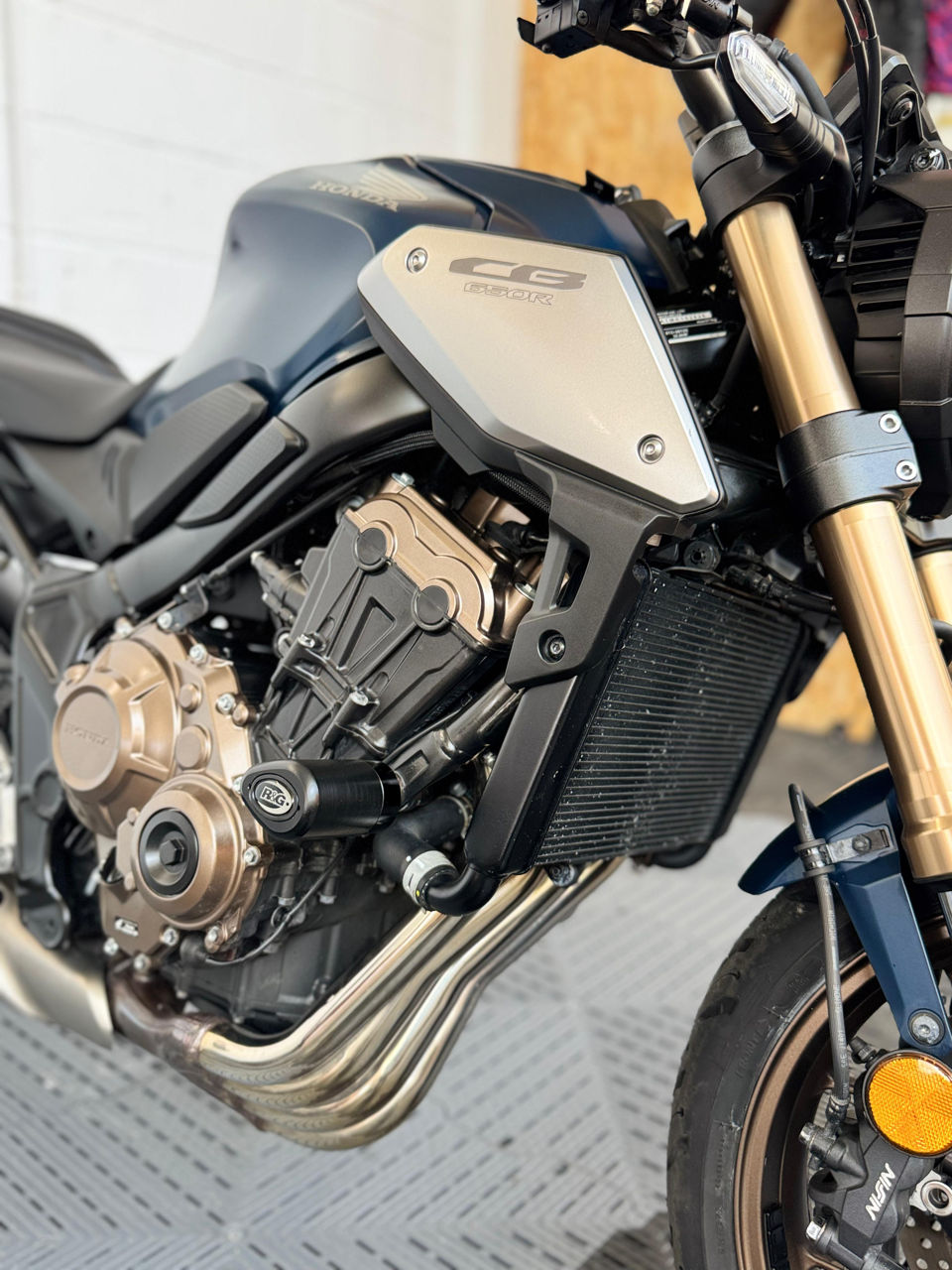 Honda CB650R foto 6