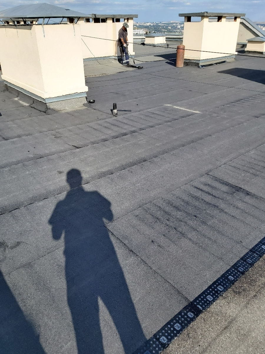 Hidroizolare  Fundatie  membrana bituminoasa  Reparatie acoperis Ремонт крыш  Гидроизоляция кровля.  foto 2