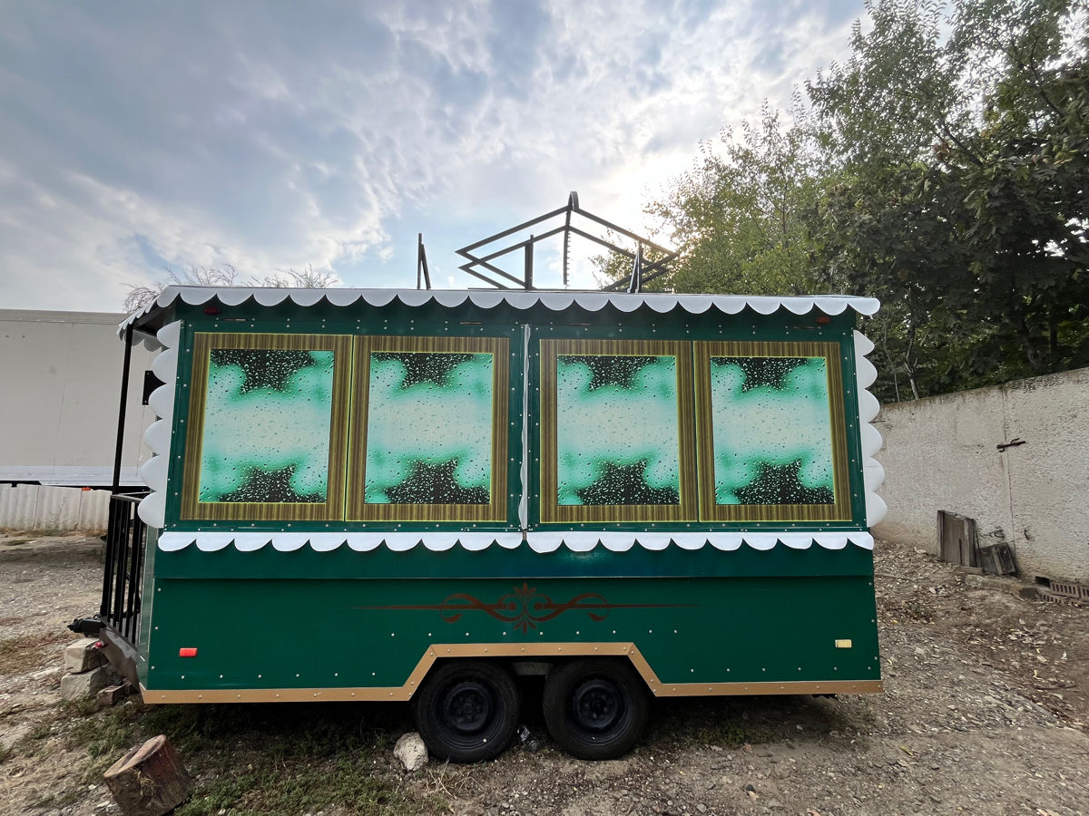 Rulotă mobilă pentru comercializarea cafea și produse de patiserie  foto 0