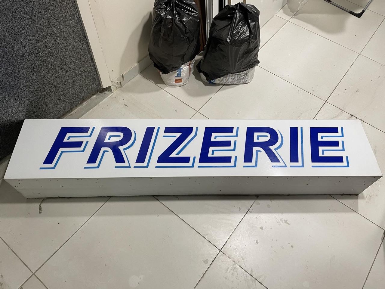 Наружная реклама с подсветкой