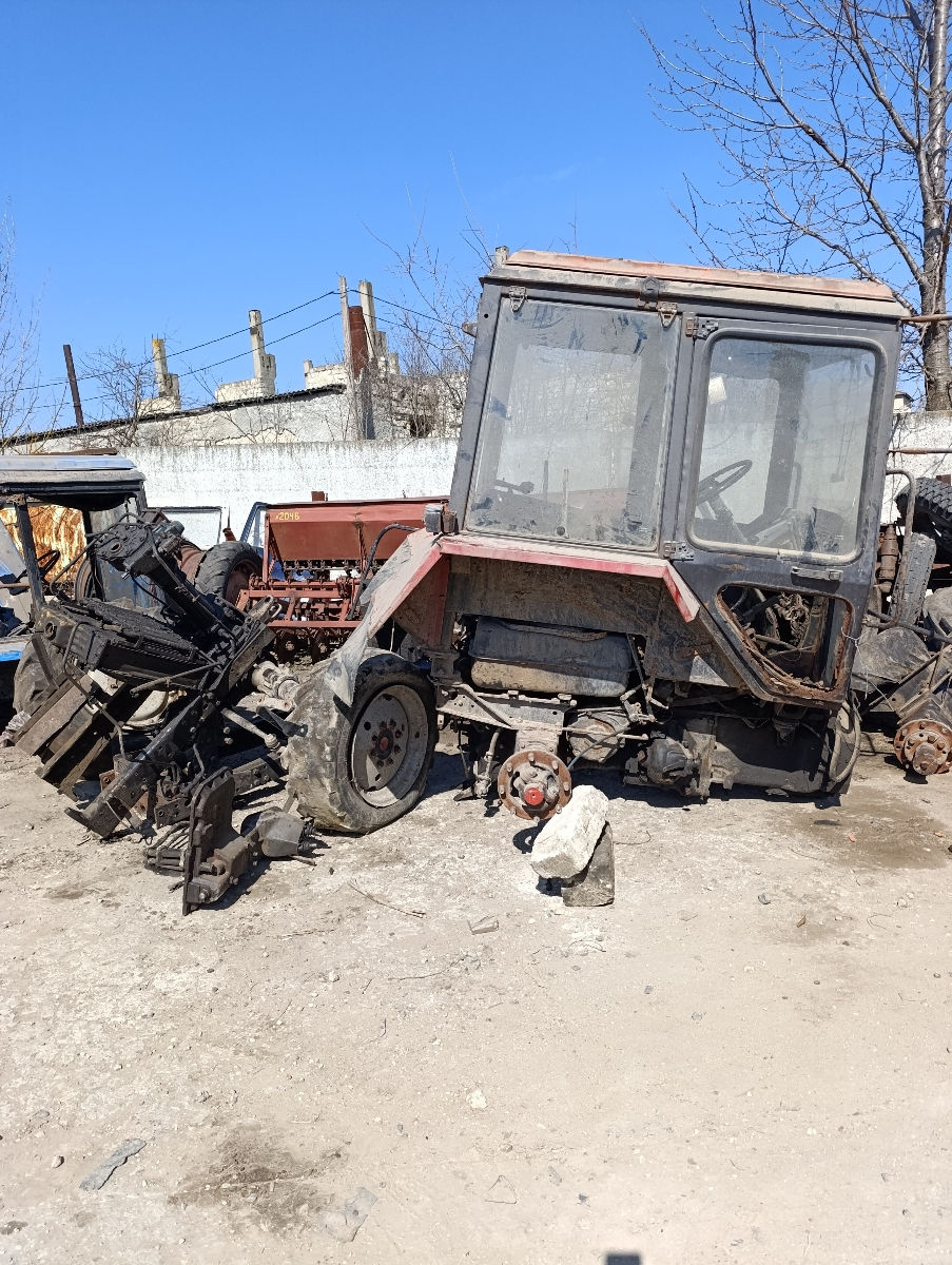 Dezmembrez tractoare mtz 82.1 892 952 820 foto 2