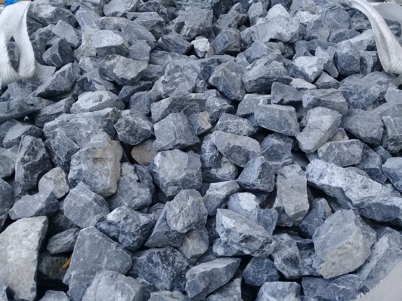Piatra naturala , piatra decor, granit , marmura, gabioane, gard din piatra. foto 1
