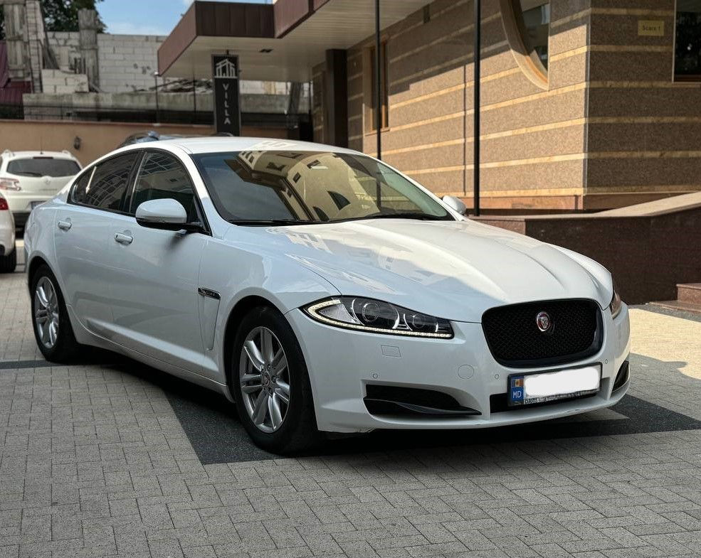 Jaguar XF фото 3