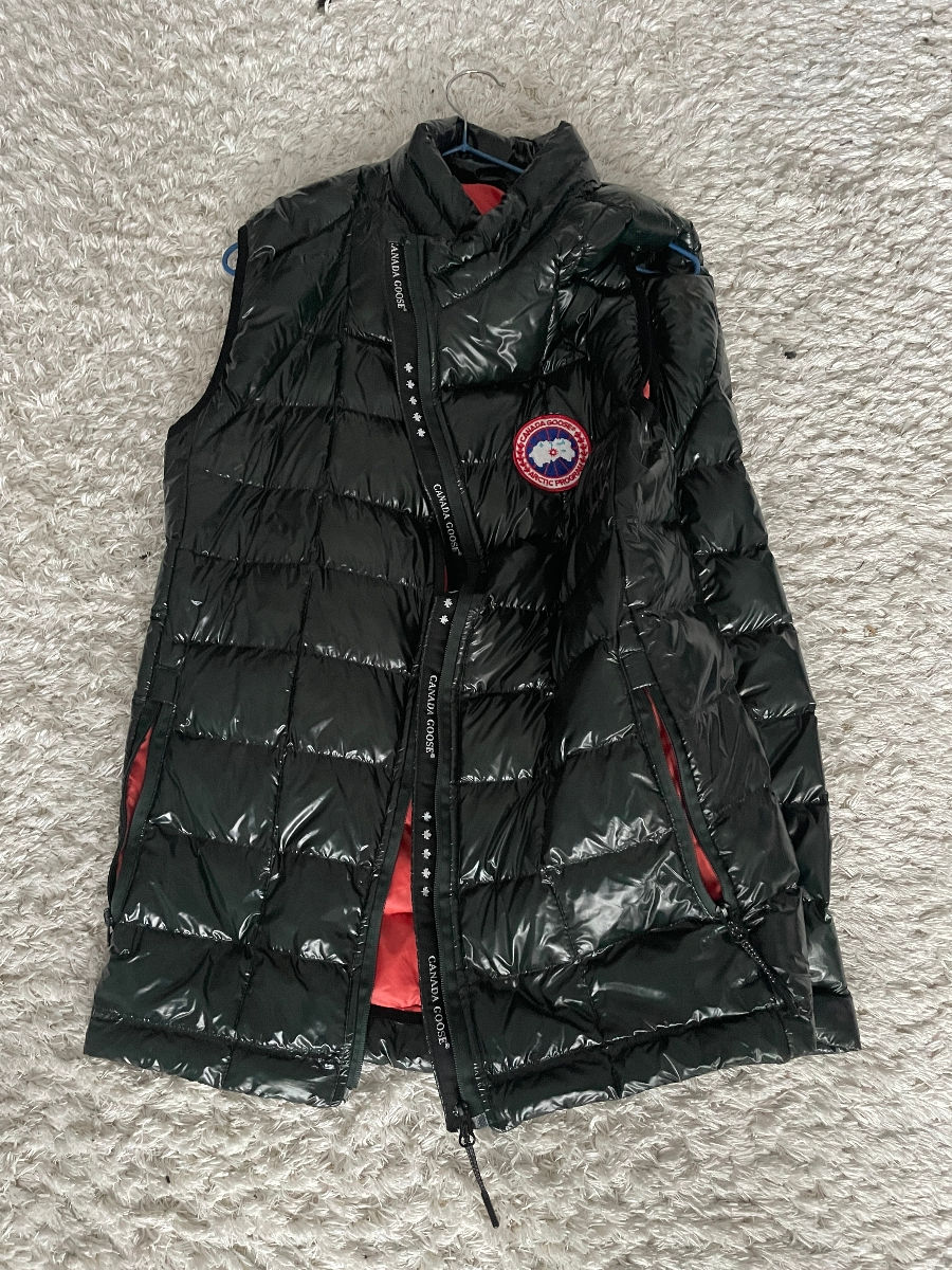 Vând Vestă Canada Goose  foto 0