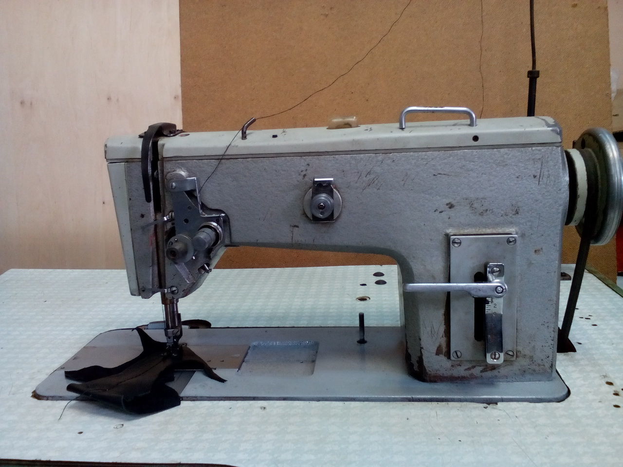 Швейные машинки подольск б у. Промышленная швейная машинка кл 862. Промышленная швейная ПМЗ 862. Промышленная швейная машина ПМЗ 22. Промышленная швейная машина м122.
