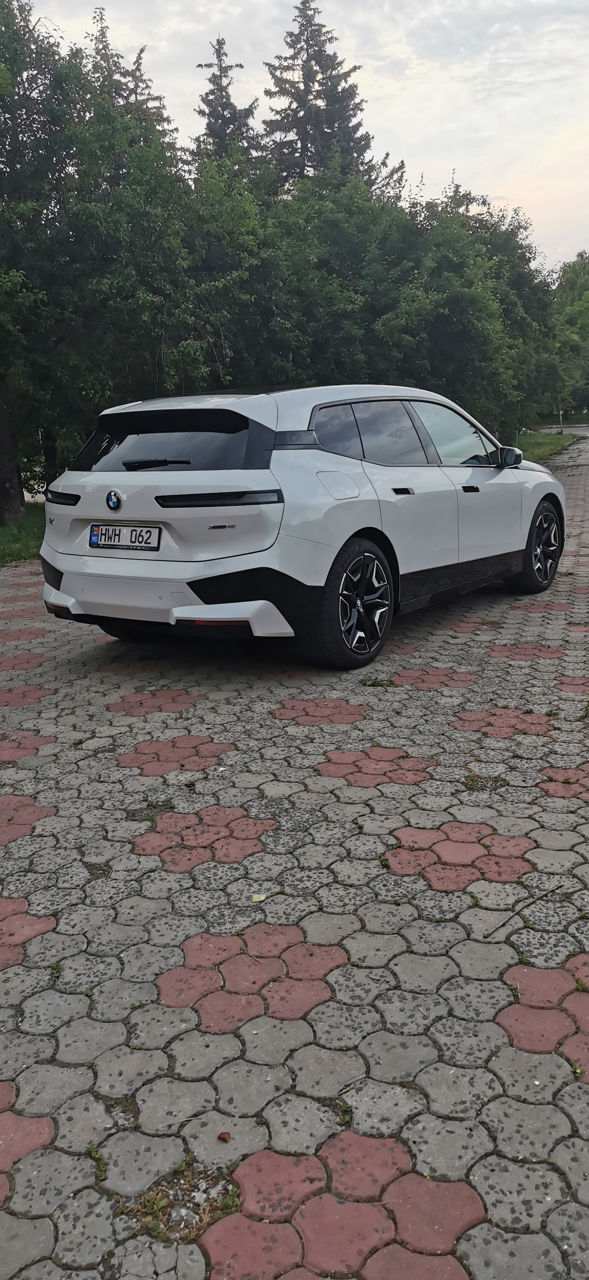BMW iX foto 9