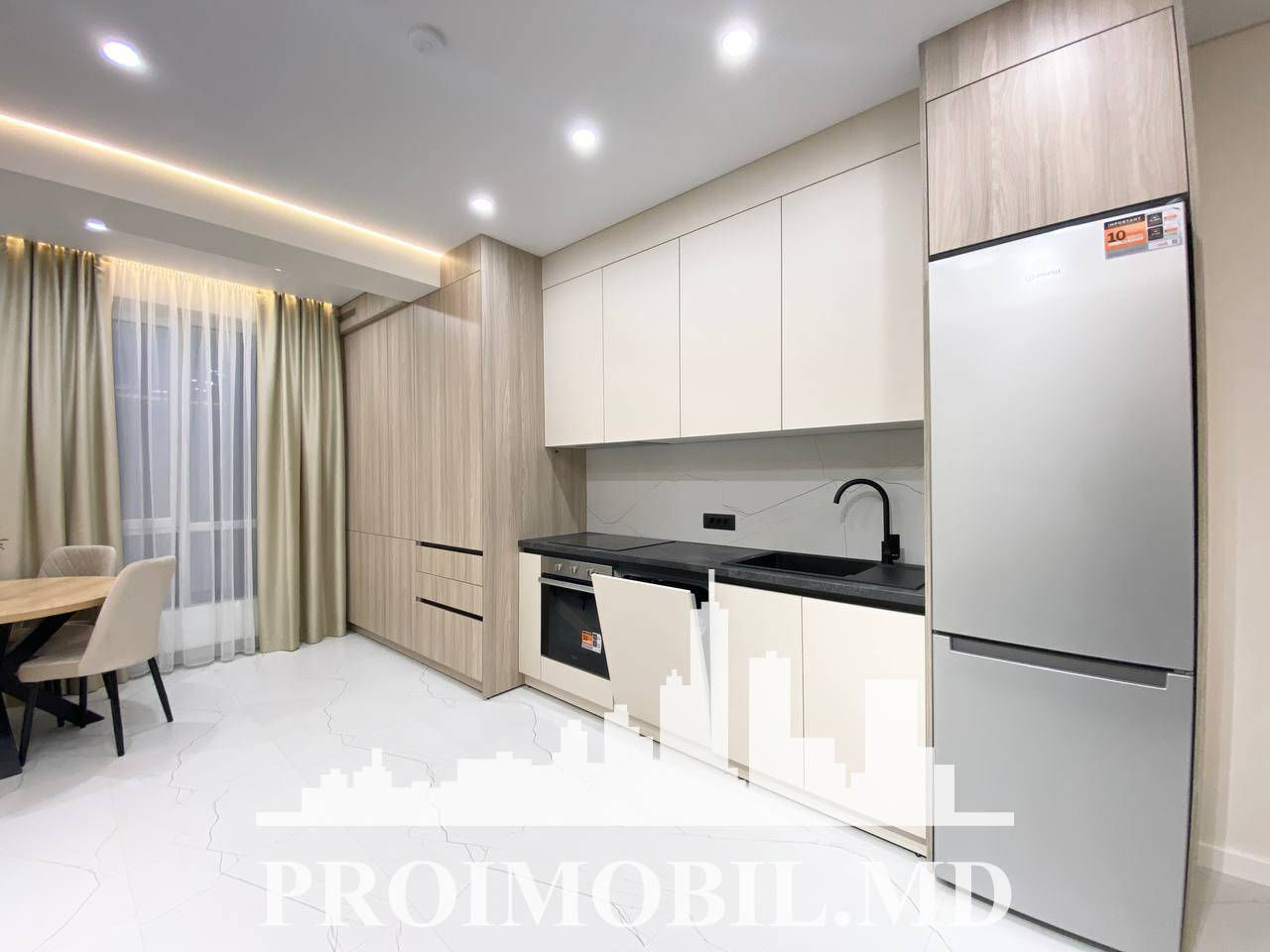 Apartament cu 2 camere, 69 m², Buiucani, Chișinău foto 2