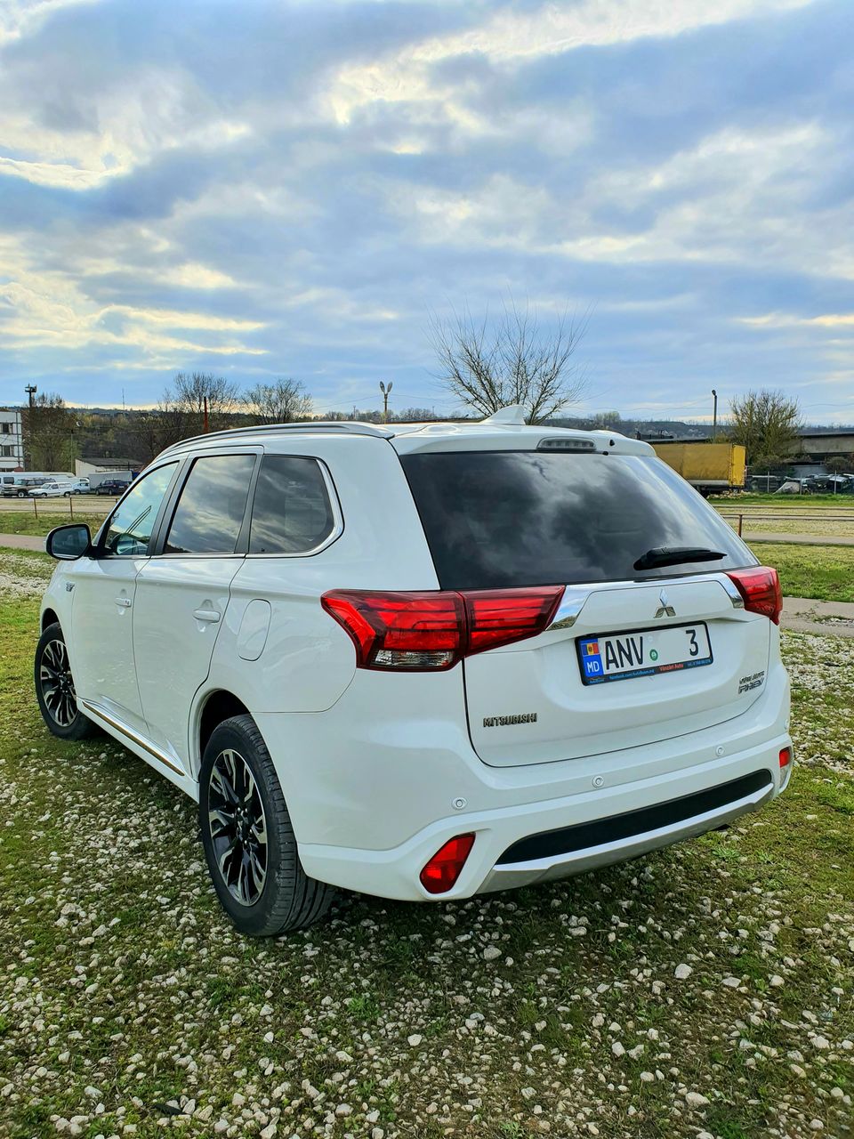 Mitsubishi outlander тип кузова