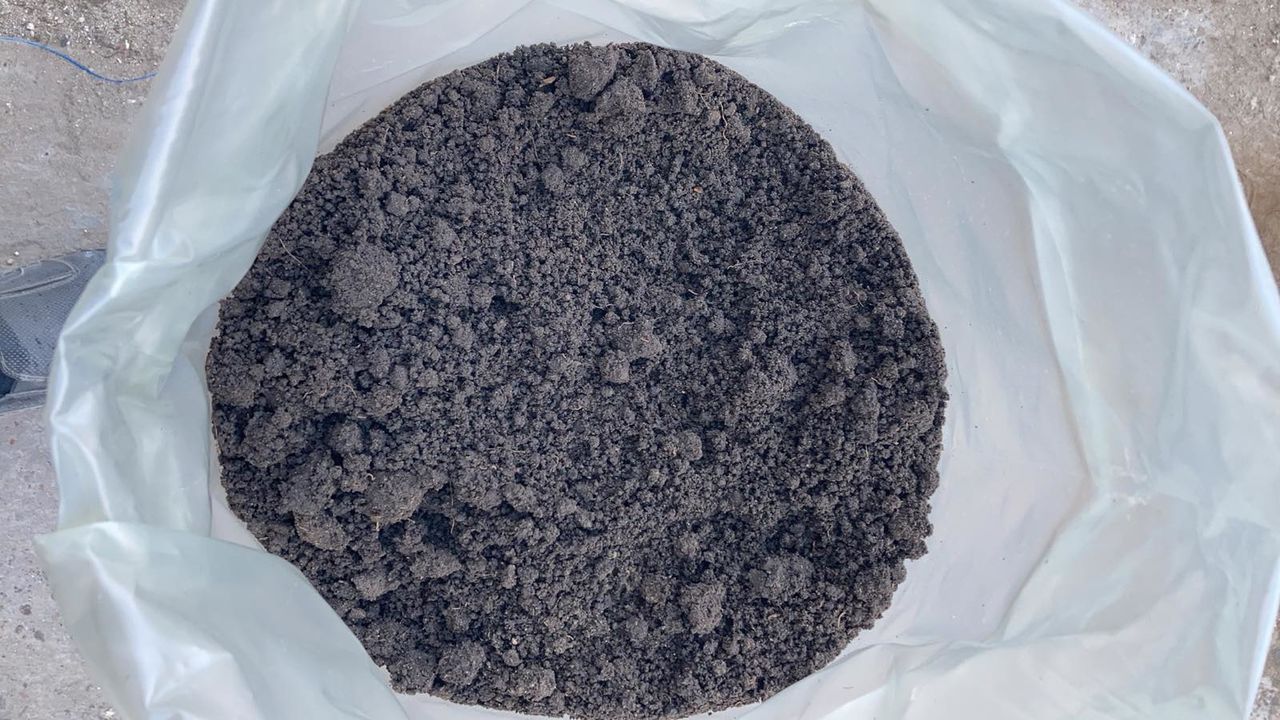 Pamant negru de padure, curat, cernut. In saci 20 kg. Cu livrare foto 4
