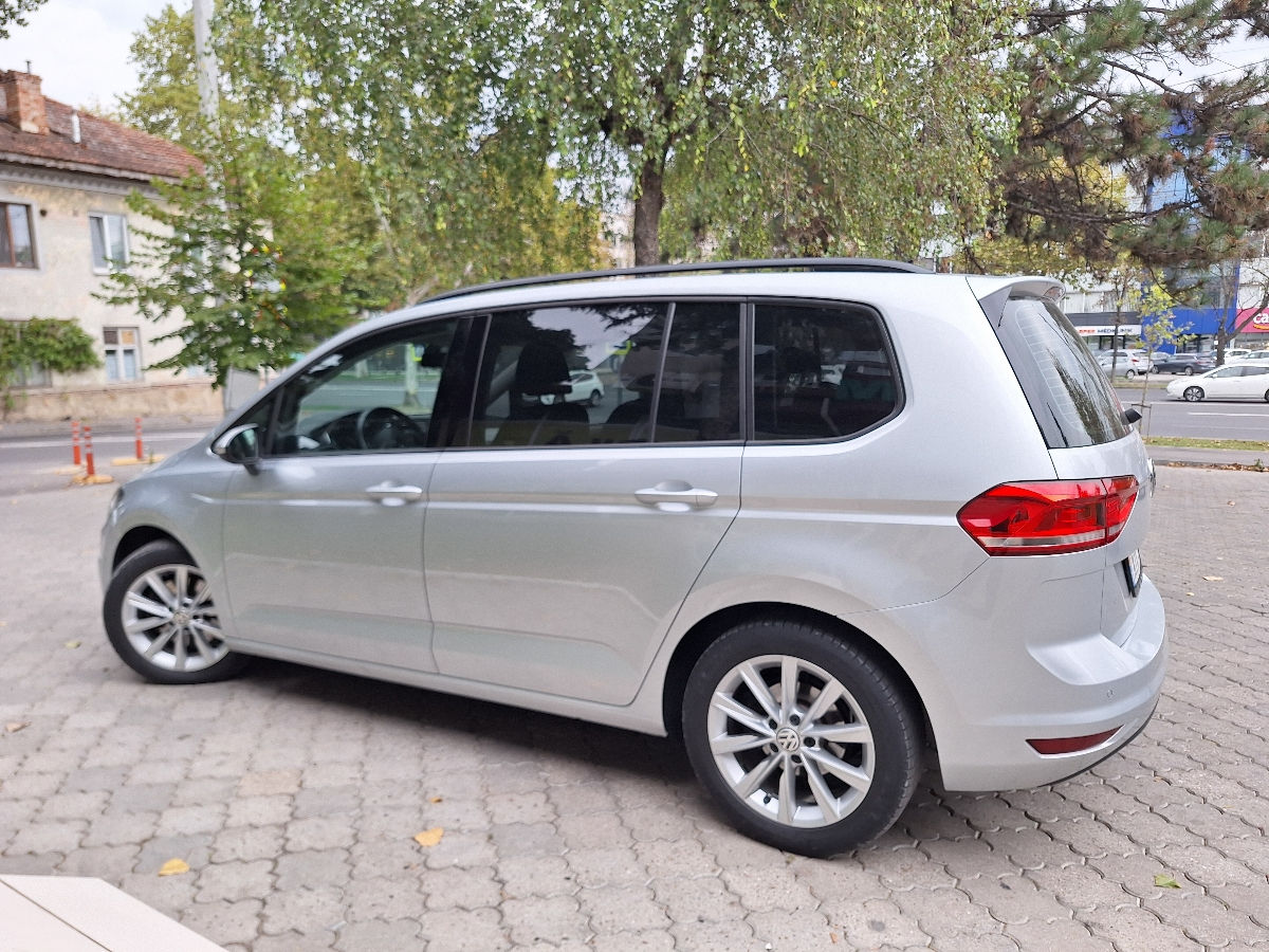 Volkswagen Touran foto 2