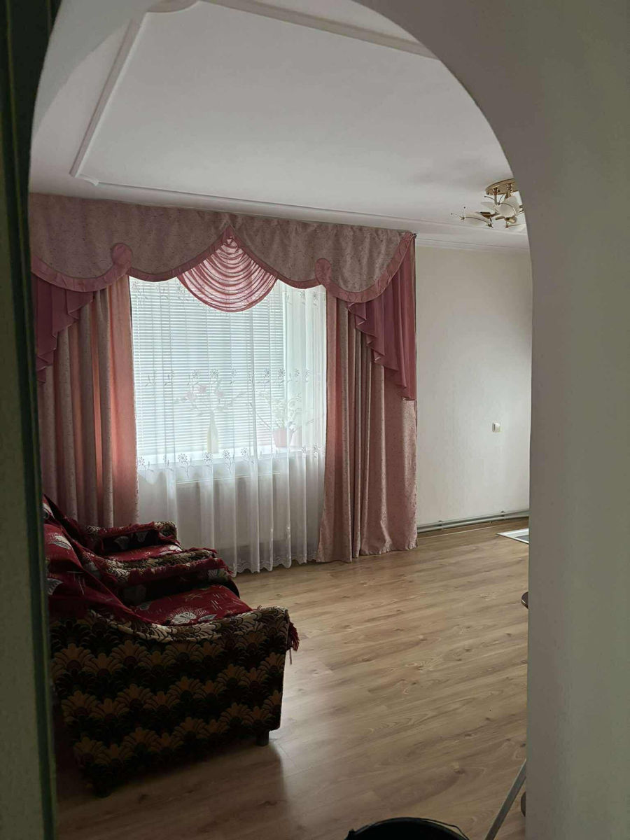 Casa în 2 nivele în orasul Ghindesti фото 5