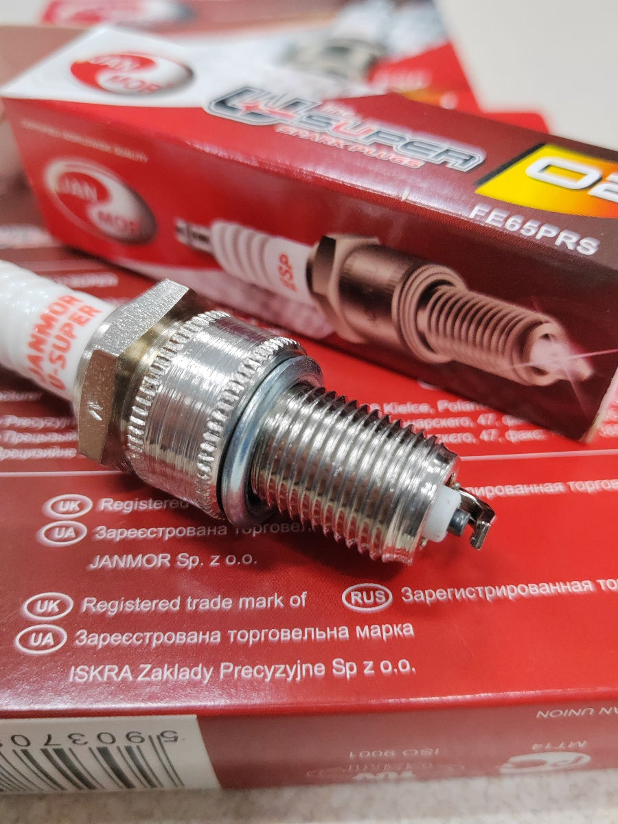 свеча зажигания на ВАЗ 2101-08  JAN MOR FE65PS foto 2