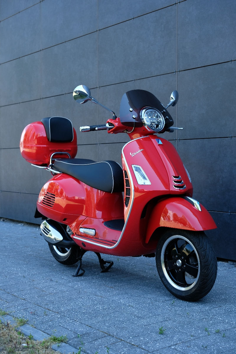 Аренда скутера Vespa для фотосессий и мероприятий фото 0