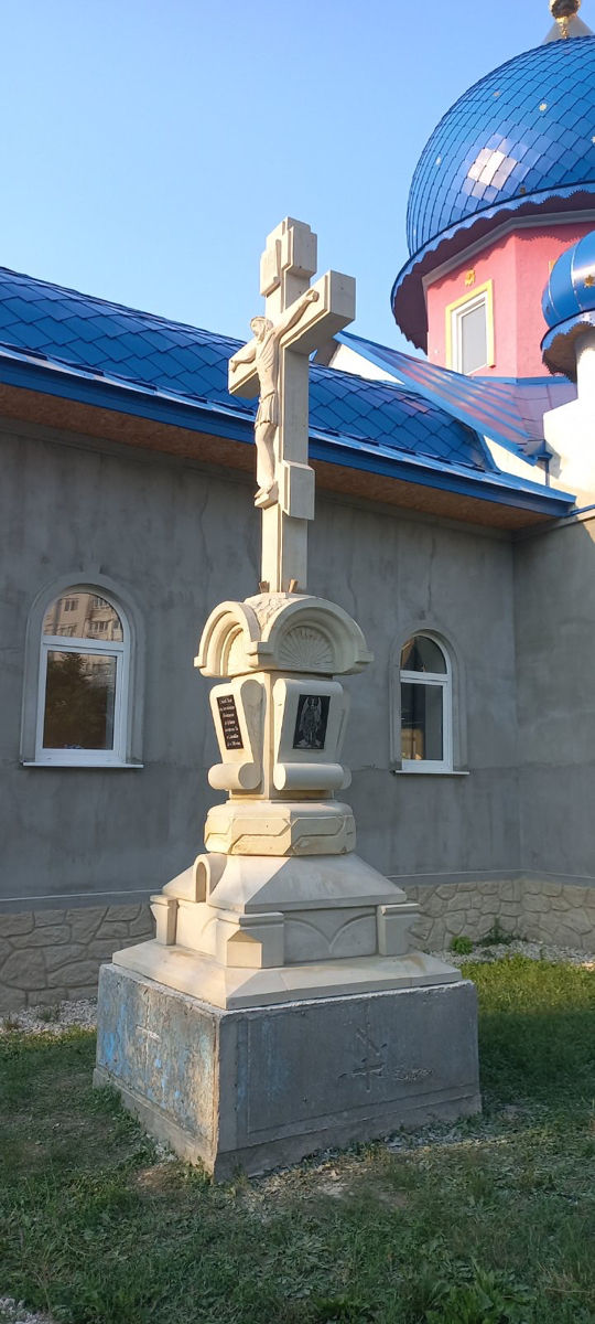 Confectionam Monumente, Rastigniri  orice lucrare din piatra de Cosauti și Granit foto 7