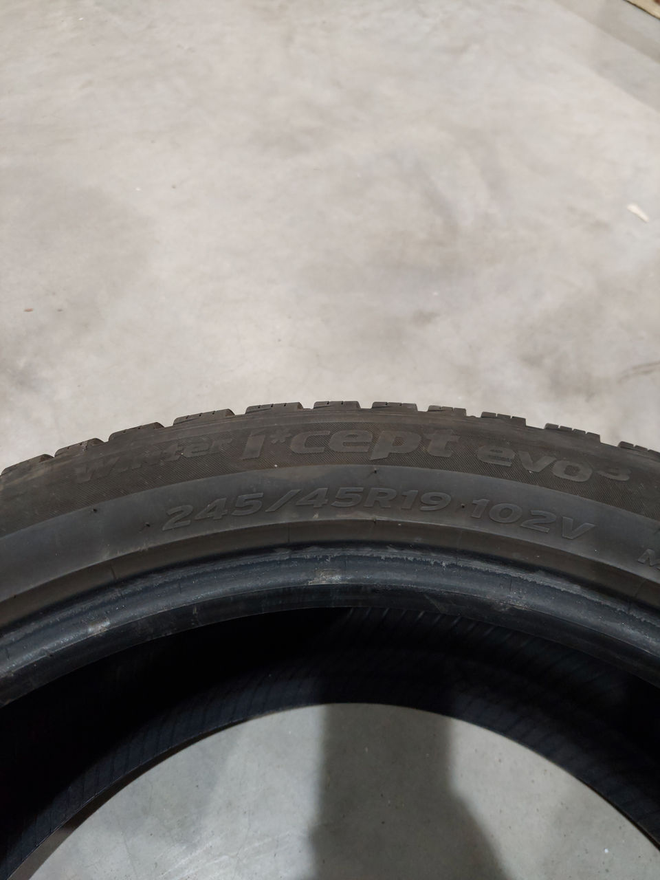 Vind 2 roti Hankook 245/45/19. 2022 foto 1