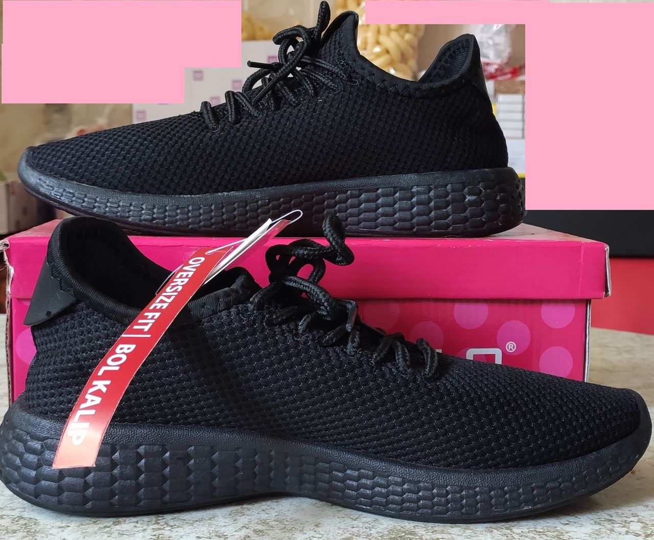 Кроссовки и ботильоны новые