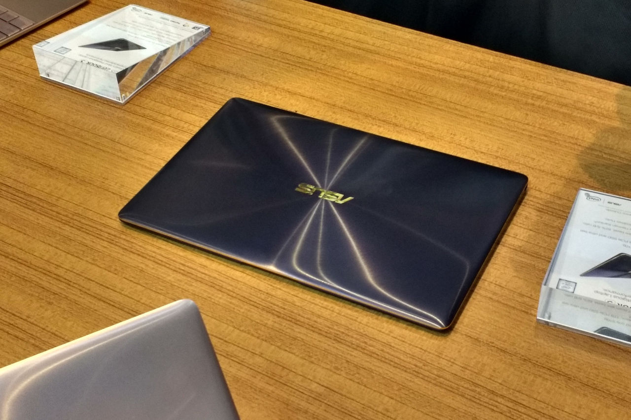 asus zenbook i5, 8ram, ssd 128, nVIDIA GT620m