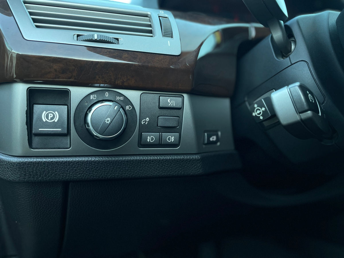 BMW 7 Series фото 9
