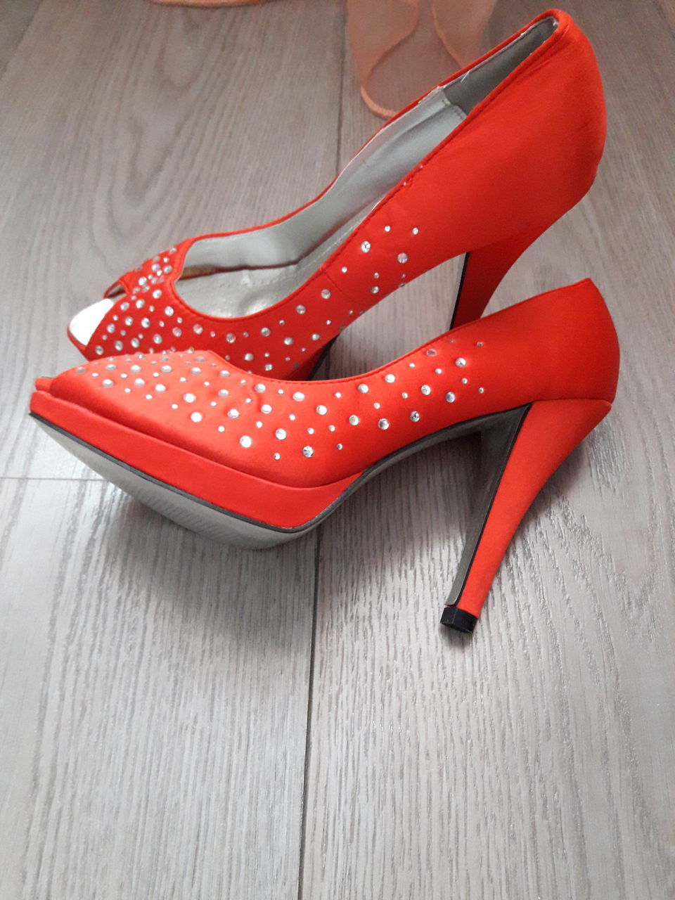 Красные свадебные туфли