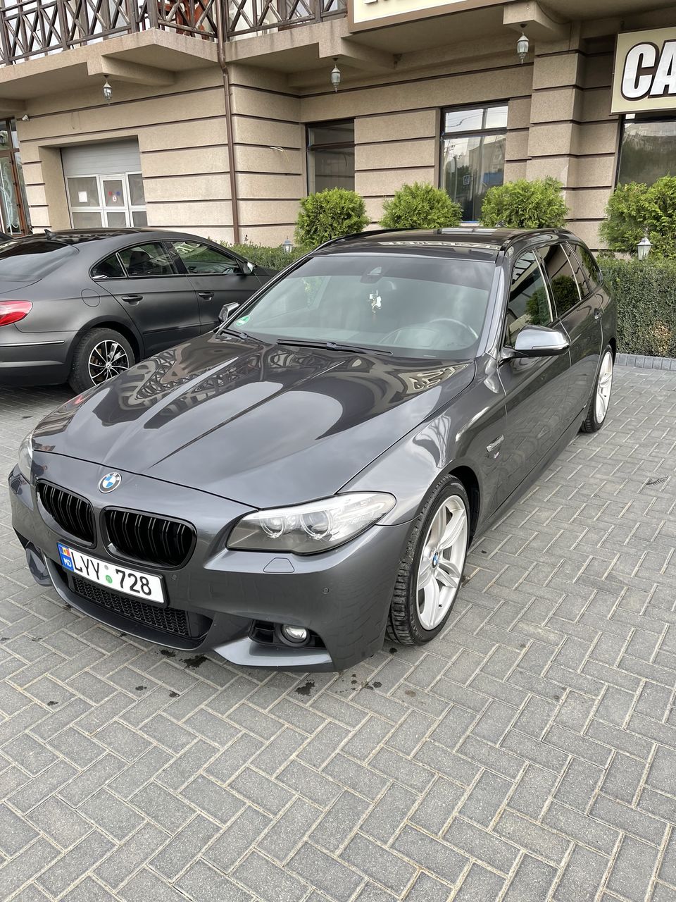 BMW 5 Series foto 1