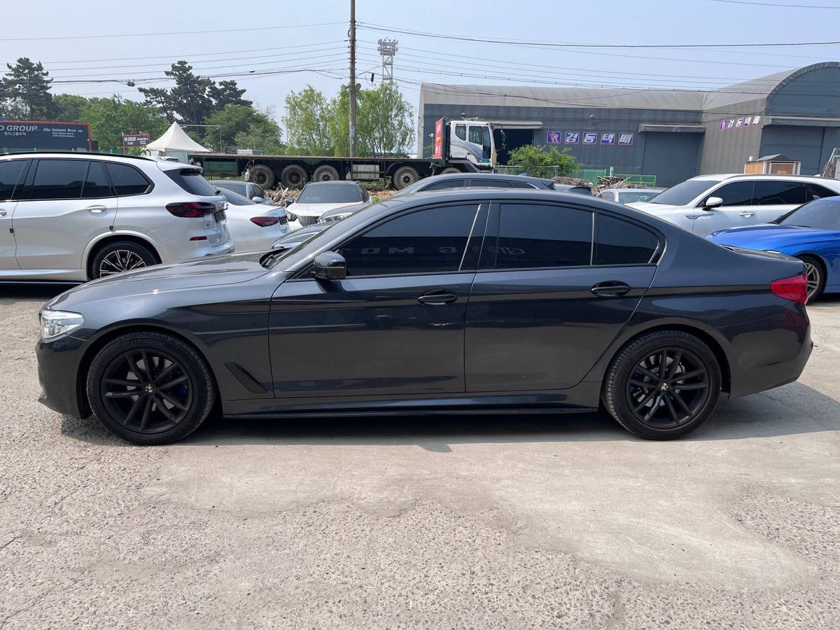 BMW 5 Series foto 2